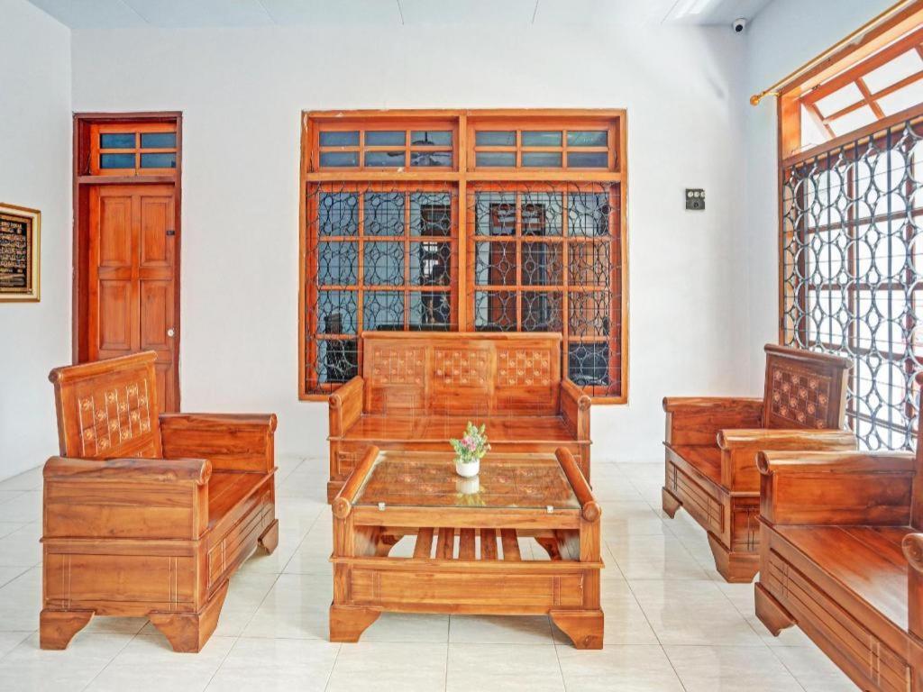 Oyo 90344 Wijayanti Hotell Banyuwangi  Exteriör bild
